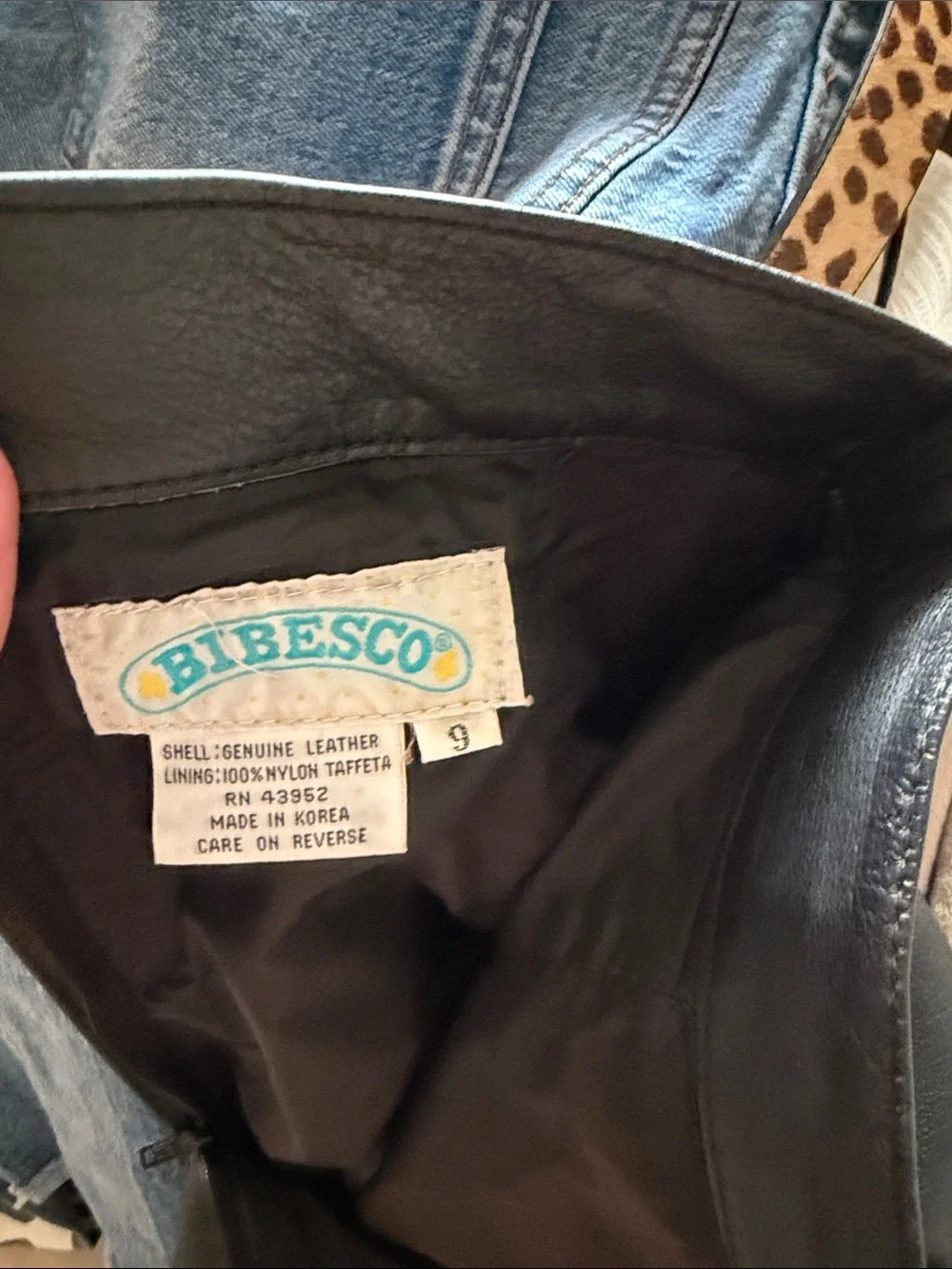VTG leather skirt✨ - Picture 2 of 3